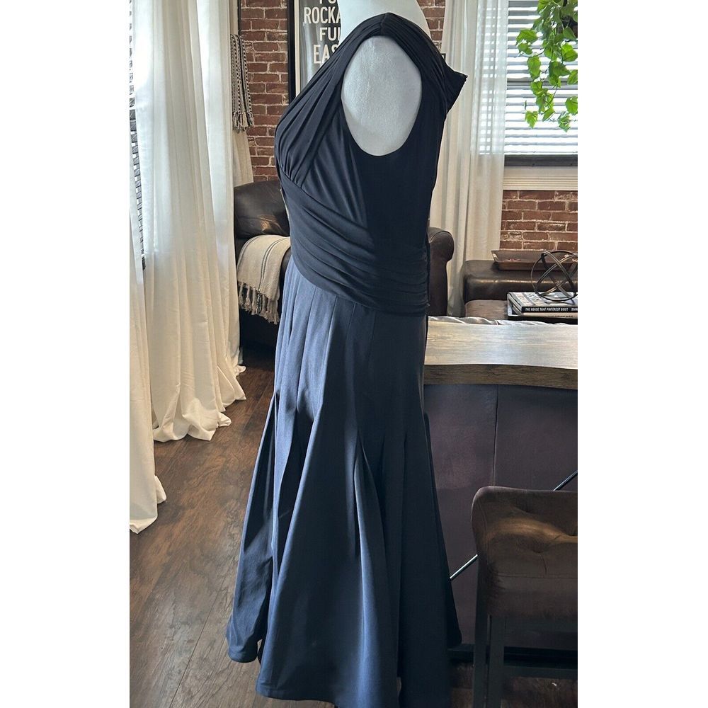 Adrianna Papell Dress Women's 14 Black V Neck Sleeveless Pleated Cocktail LBD - Picture 3 of 6
